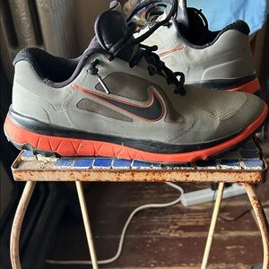 Nike Men's Athletic Shoes in Gray and Orange